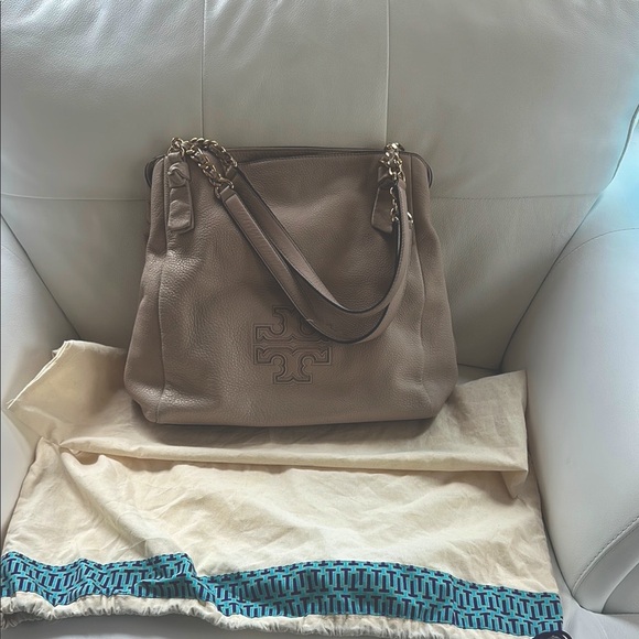 Tory Burch Shoulder Bag with Structured Design - Picture 2 of 8